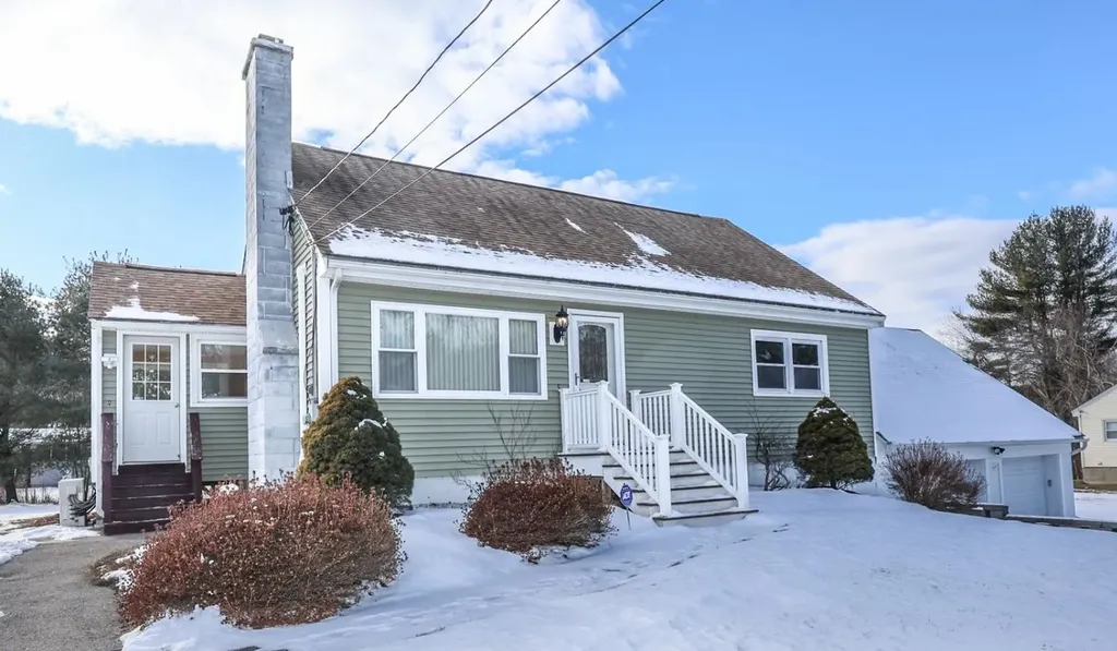 8 Loretta Avenue Pelham NH 03076