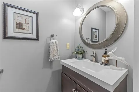 27 Muirfield Road Burlington VT 05408