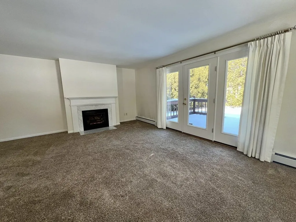 10 Cardinal Lane Essex VT 05452