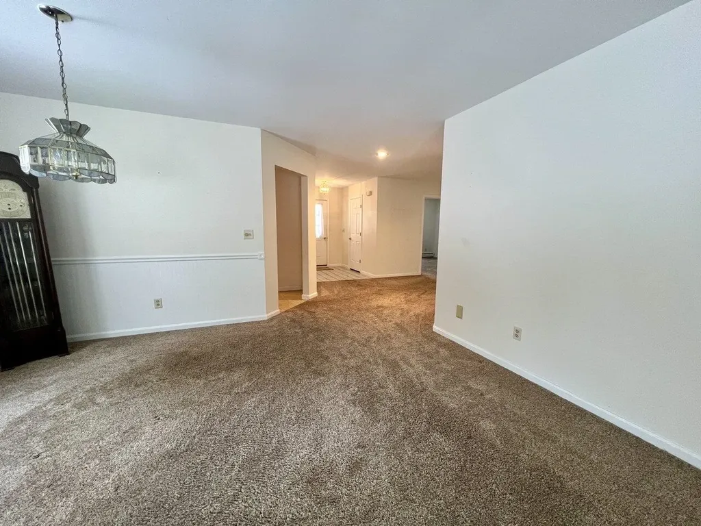 10 Cardinal Lane Essex VT 05452