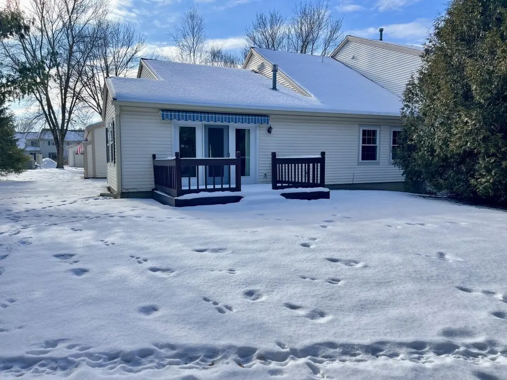 10 Cardinal Lane Essex VT 05452