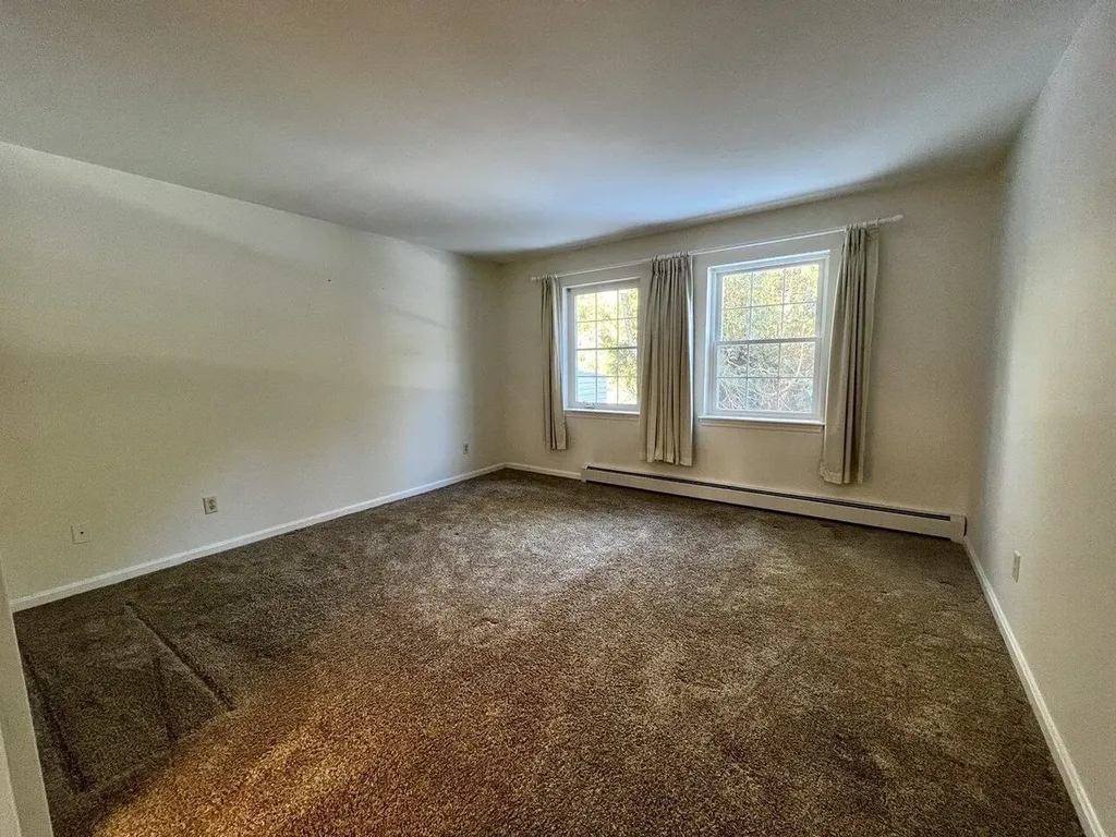 10 Cardinal Lane Essex VT 05452