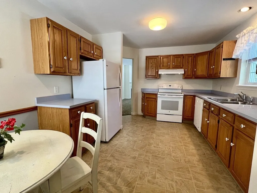 10 Cardinal Lane Essex VT 05452