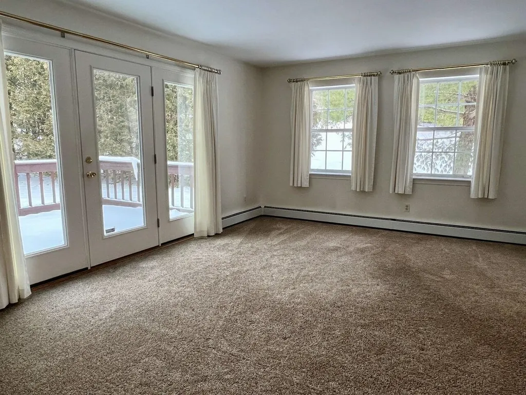 10 Cardinal Lane Essex VT 05452