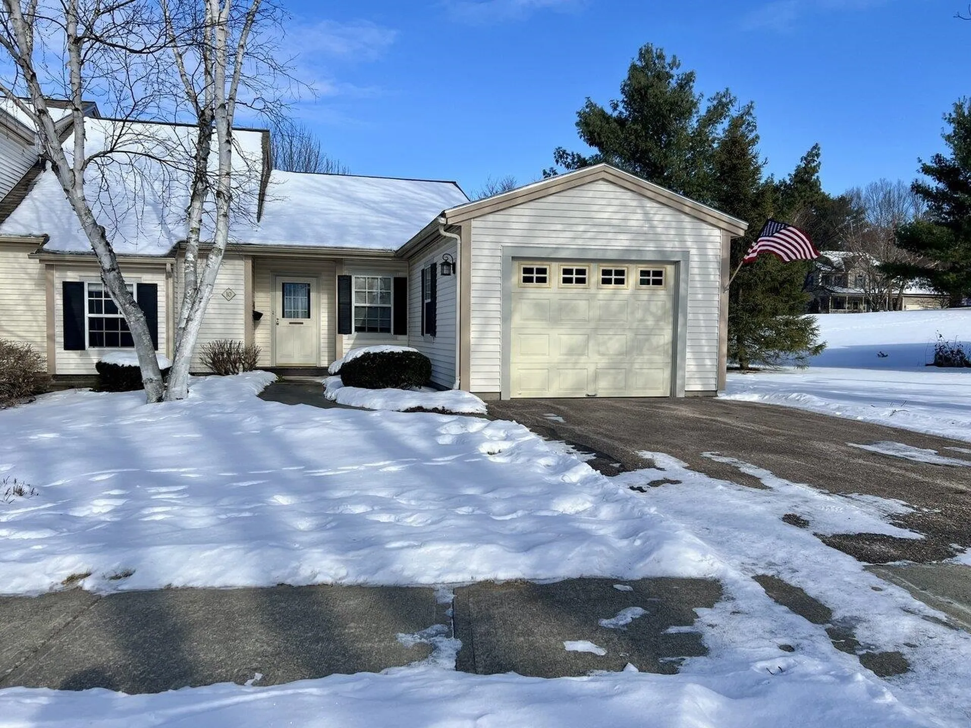 10 Cardinal Lane Essex VT 05452