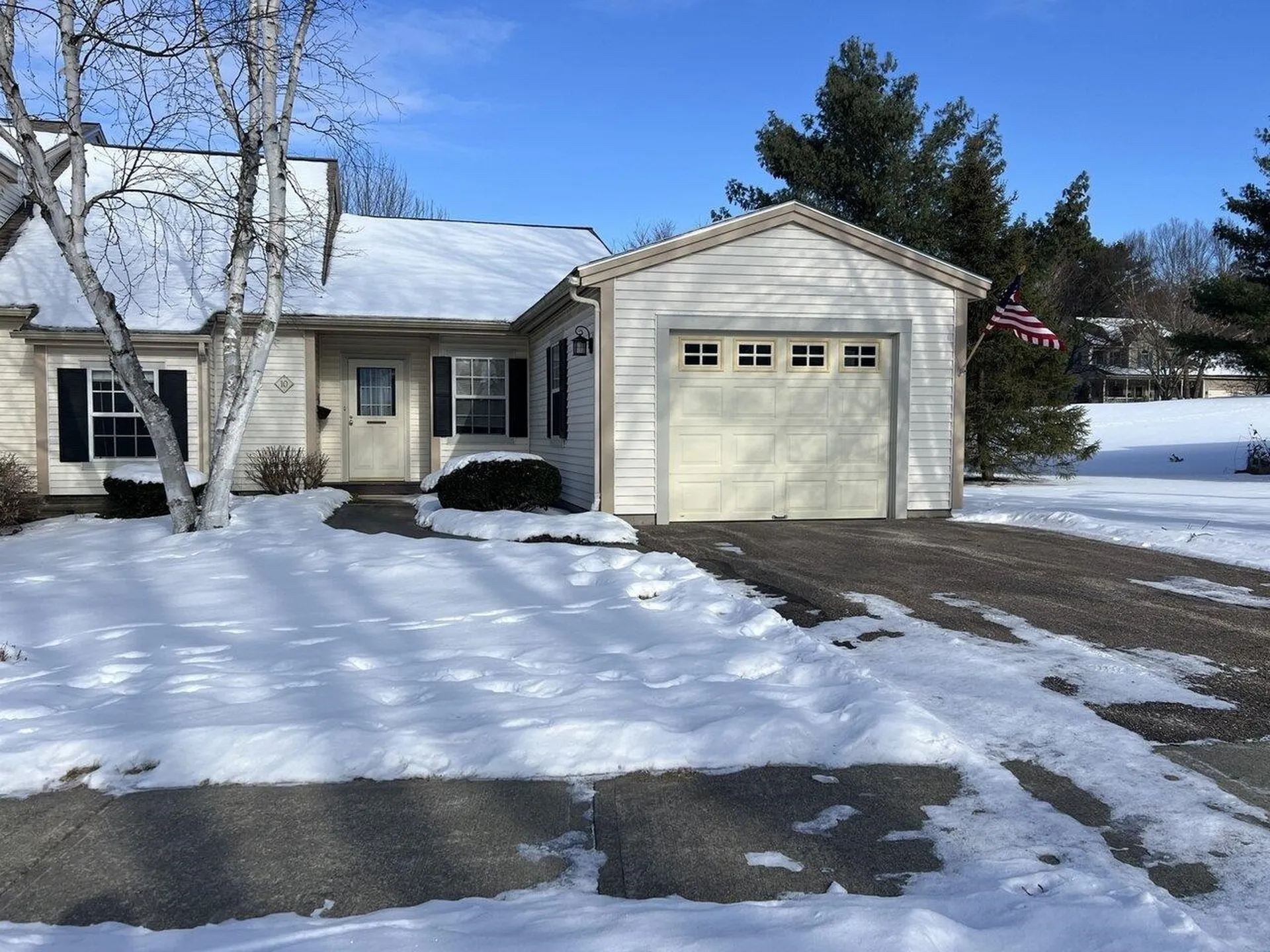 10 Cardinal Lane Essex VT 05452