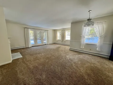 10 Cardinal Lane Essex VT 05452