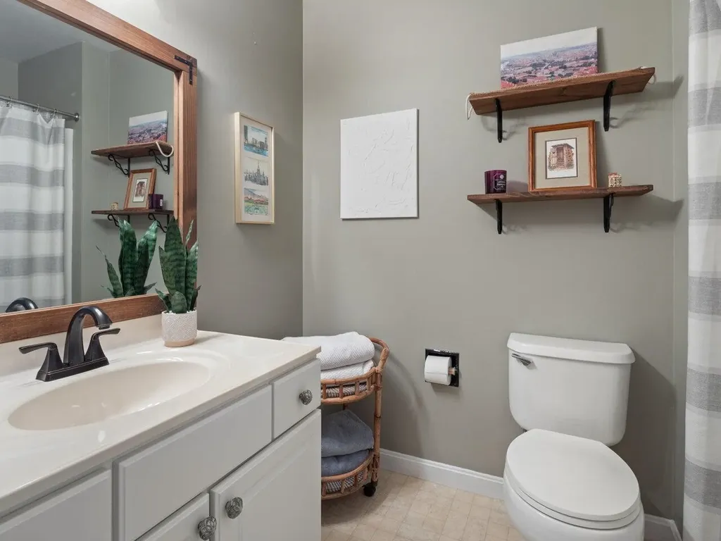 87 Robin Road Colchester VT 05446