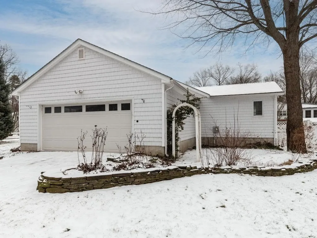 87 Robin Road Colchester VT 05446