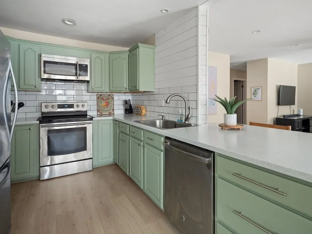 87 Robin Road Colchester VT 05446