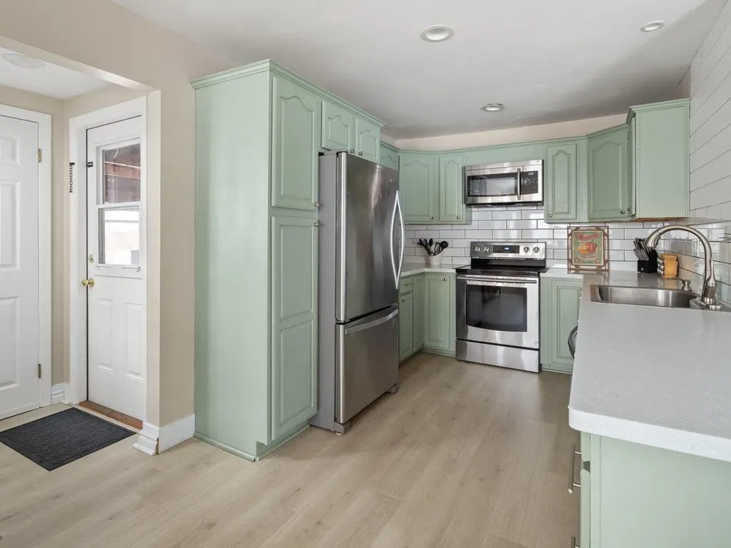 87 Robin Road Colchester VT 05446