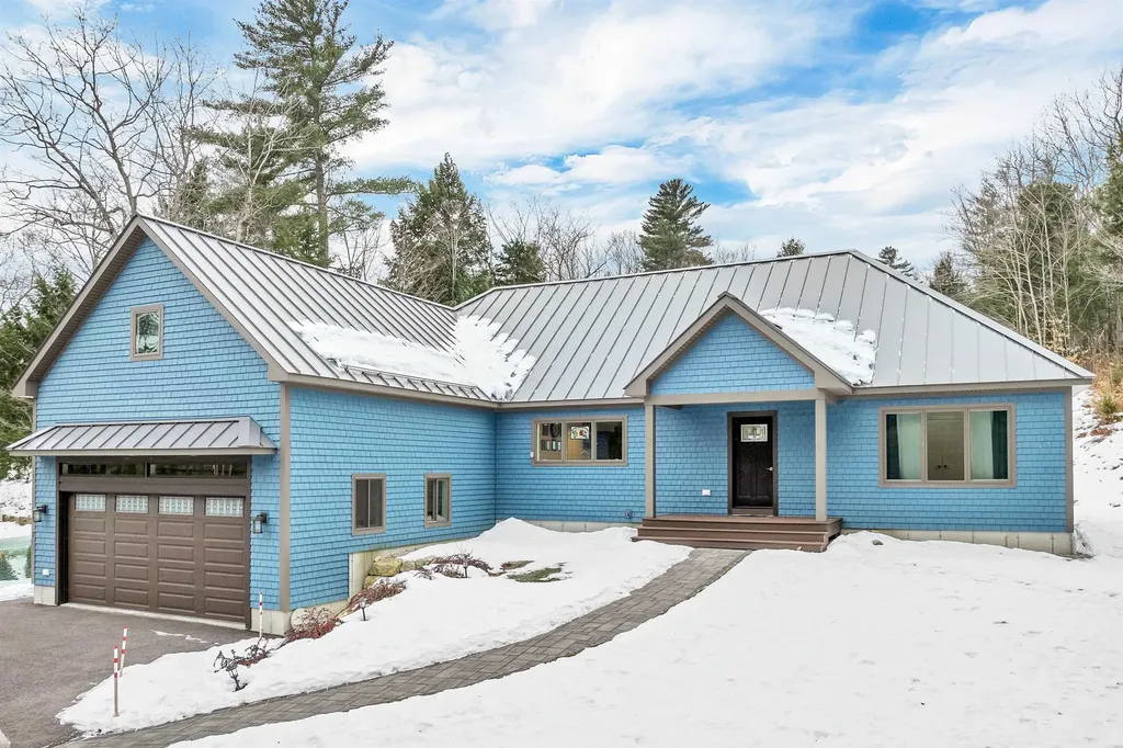 7 Falcon Way Hales Location NH 03860
