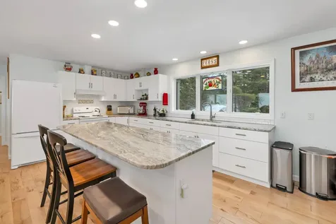 7 Falcon Way Hales Location NH 03860