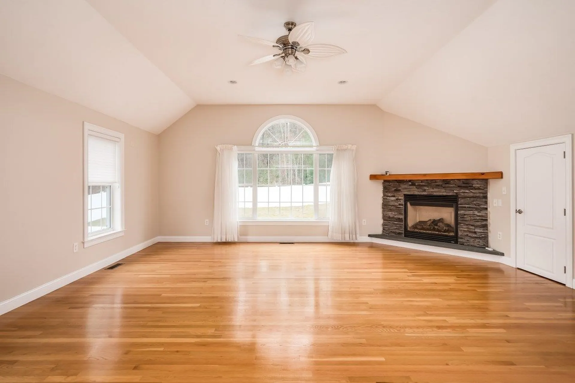 27 Silver Brook Road Salem NH 03079