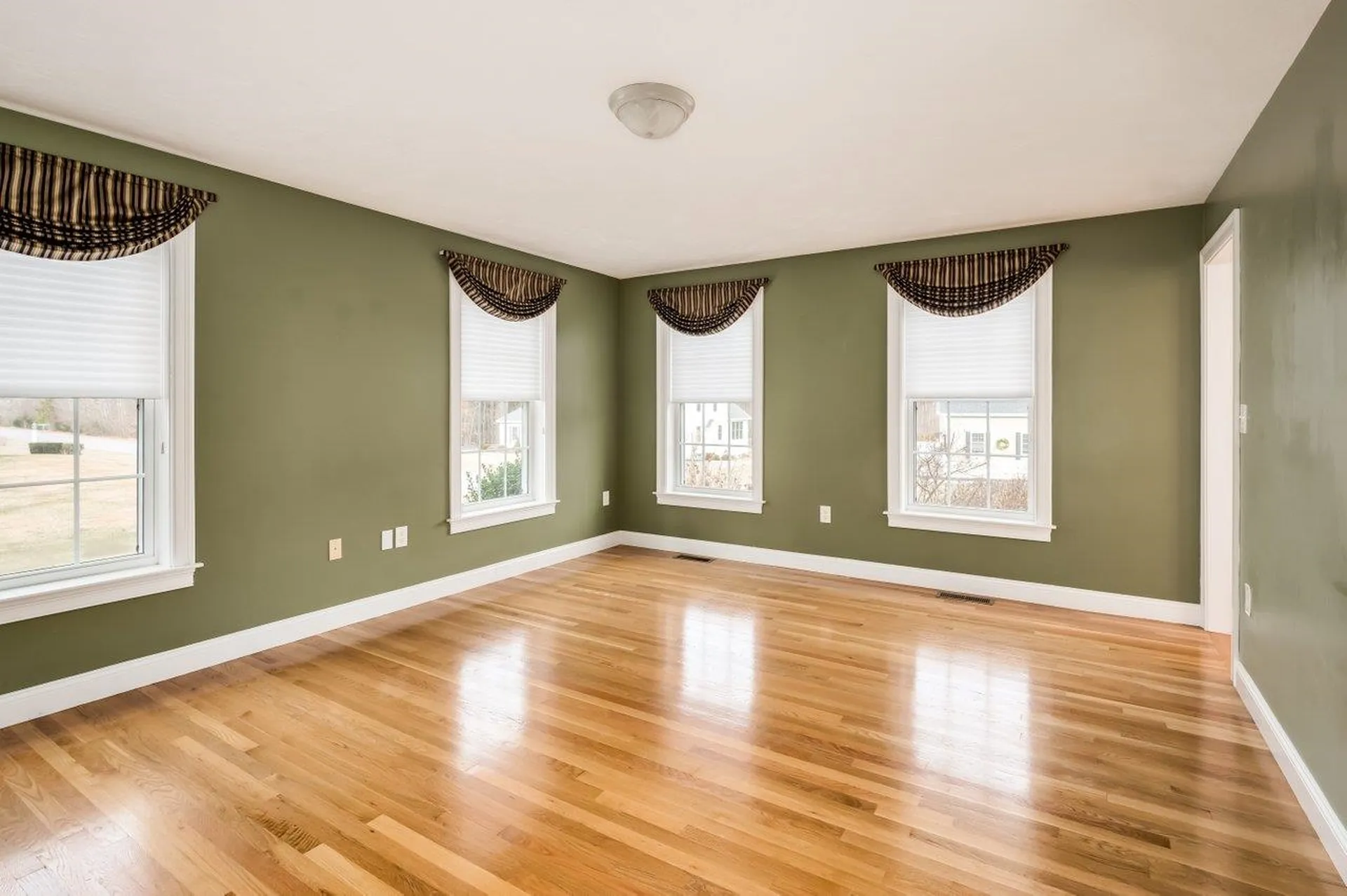 27 Silver Brook Road Salem NH 03079