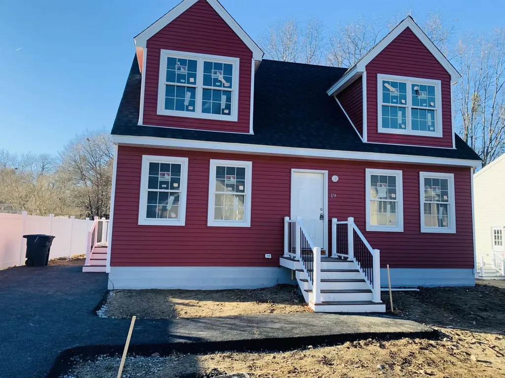 19 Hutchinson Street Nashua NH 03064