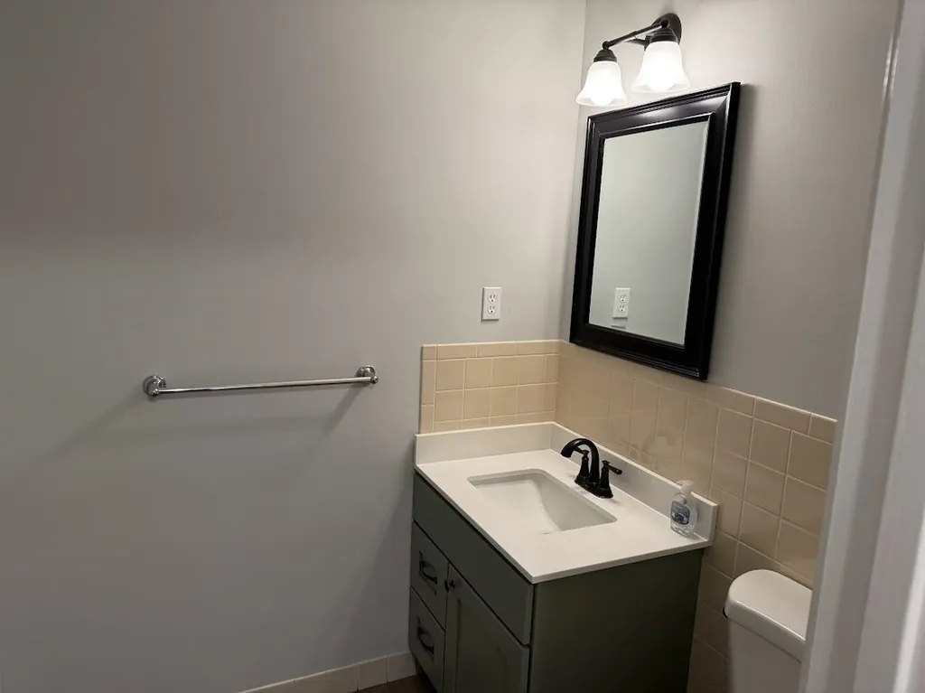 19 Country Club Drive Manchester NH 03102