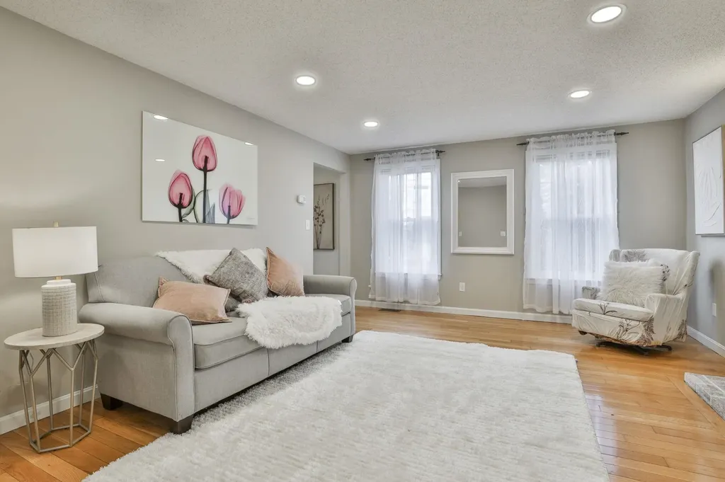 1 Lois Drive Hudson NH 03051