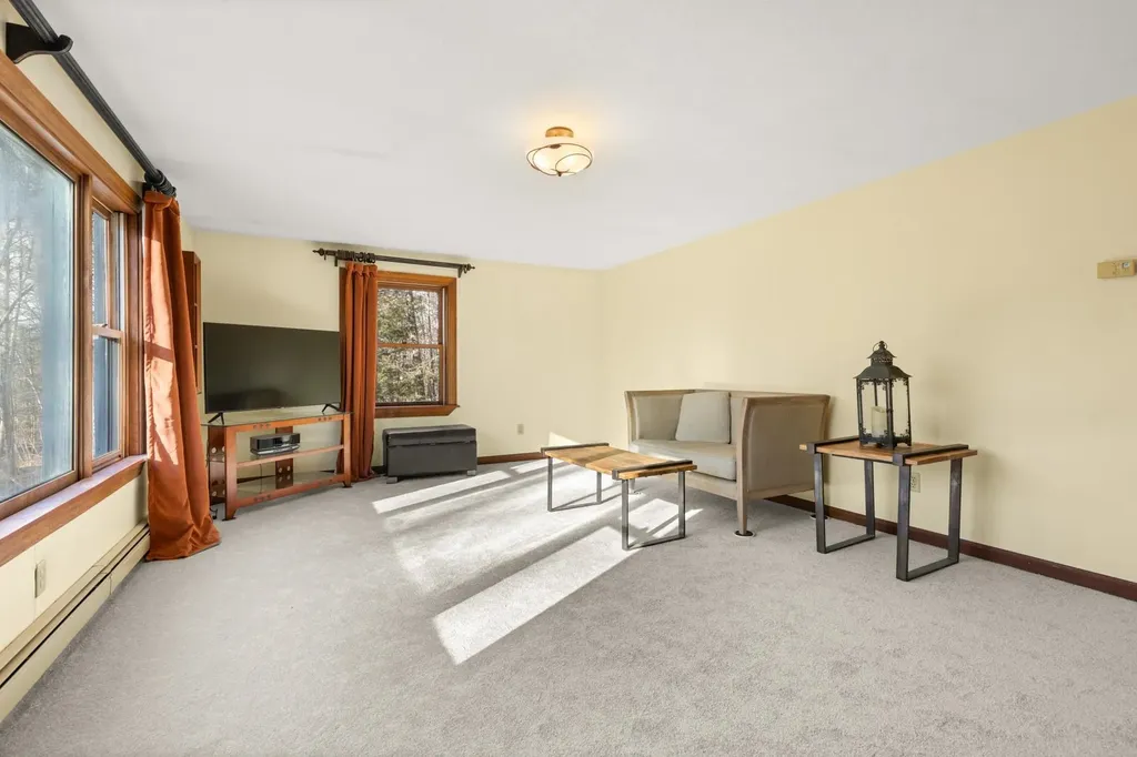 33 Oakwood Road Farmington NH 03835