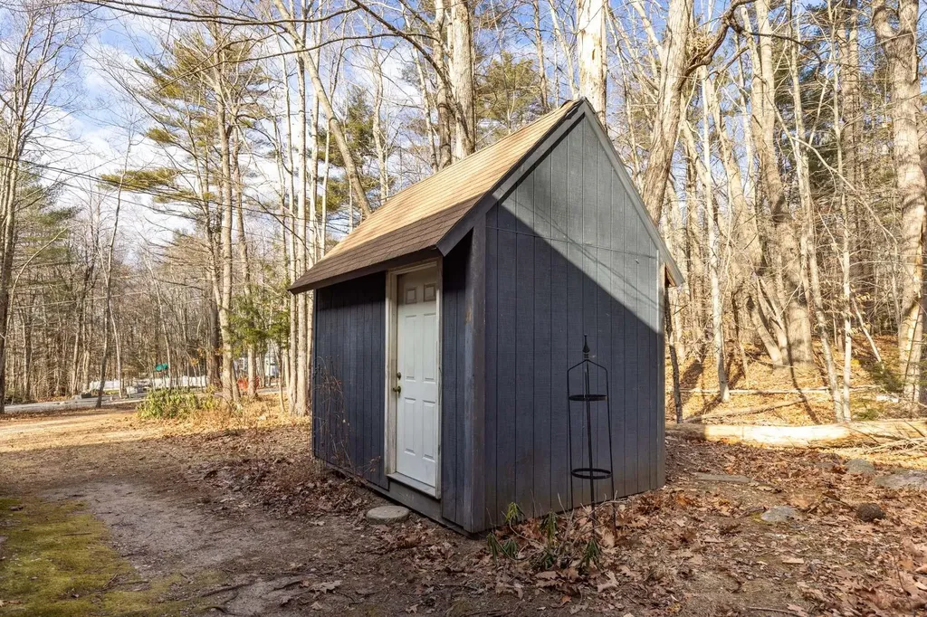 33 Oakwood Road Farmington NH 03835