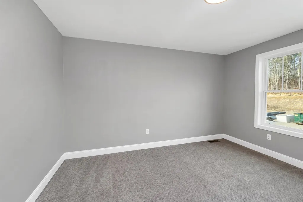 11 Shelburne Lane Concord NH 03301