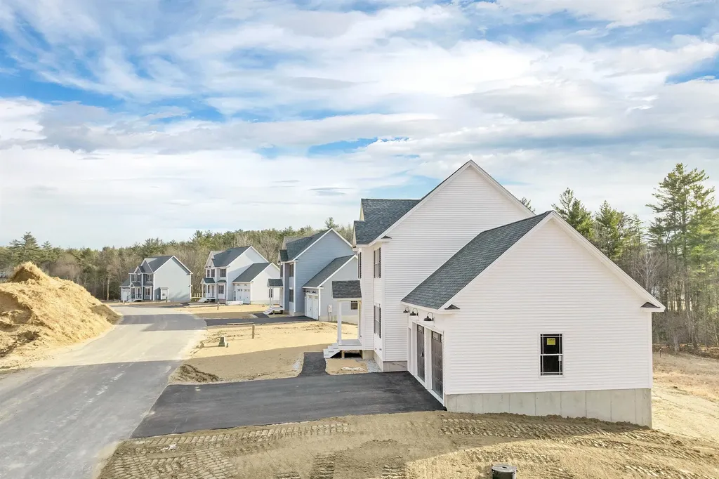 11 Shelburne Lane Concord NH 03301