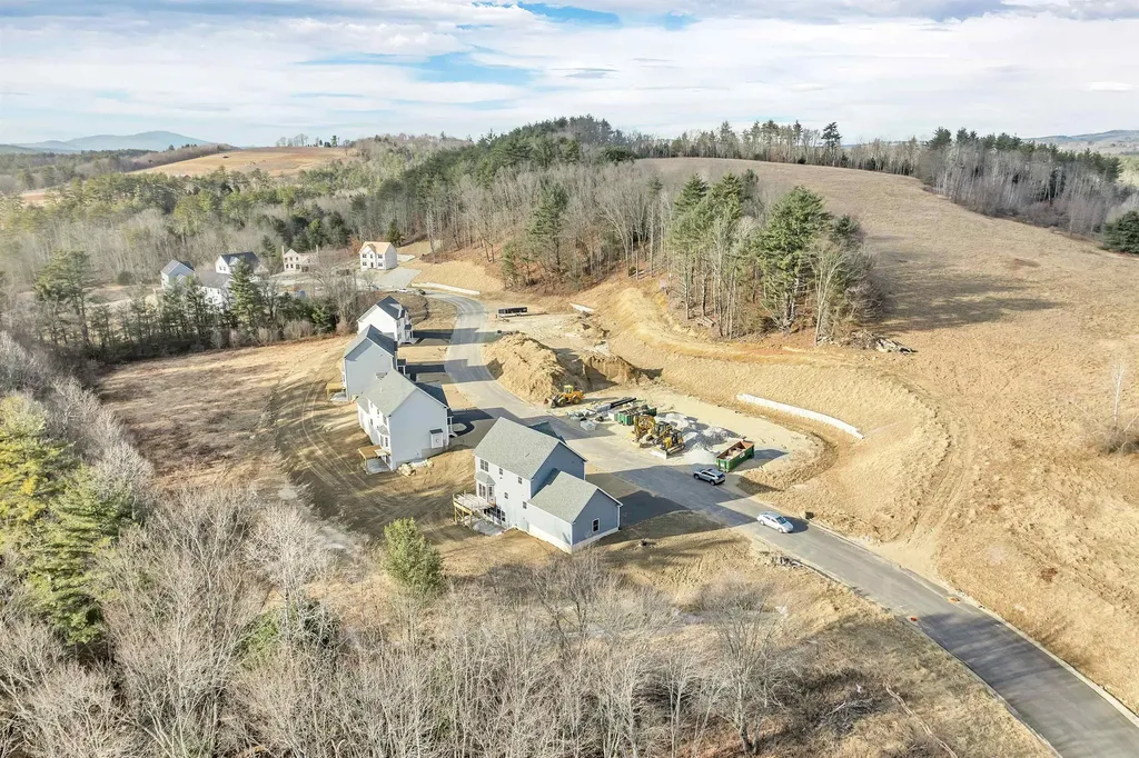 11 Shelburne Lane Concord NH 03301