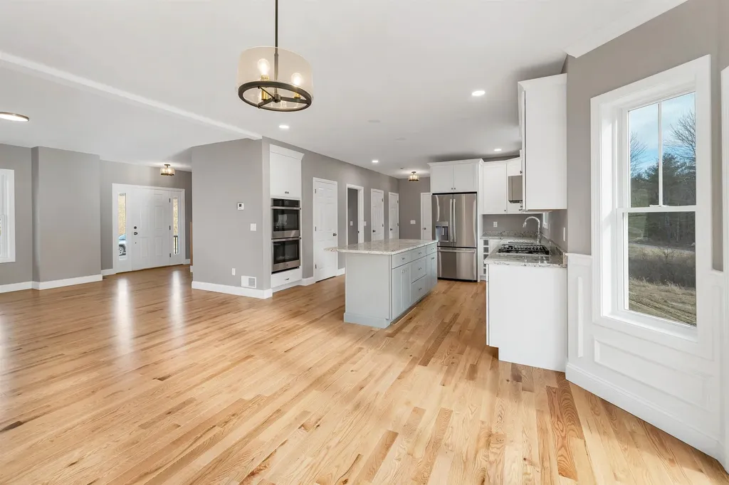 11 Shelburne Lane Concord NH 03301