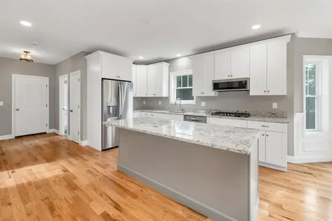 11 Shelburne Lane Concord NH 03301