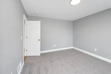 11 Shelburne Lane Concord NH 03301