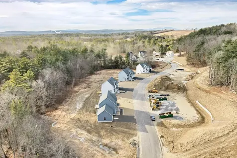 11 Shelburne Lane Concord NH 03301