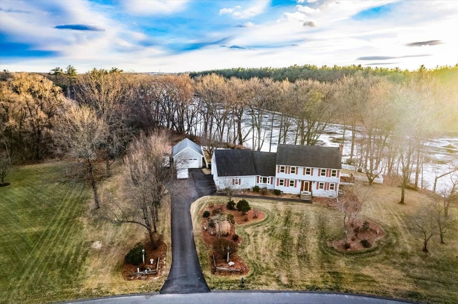 9 Riverview Circle Litchfield NH 03052