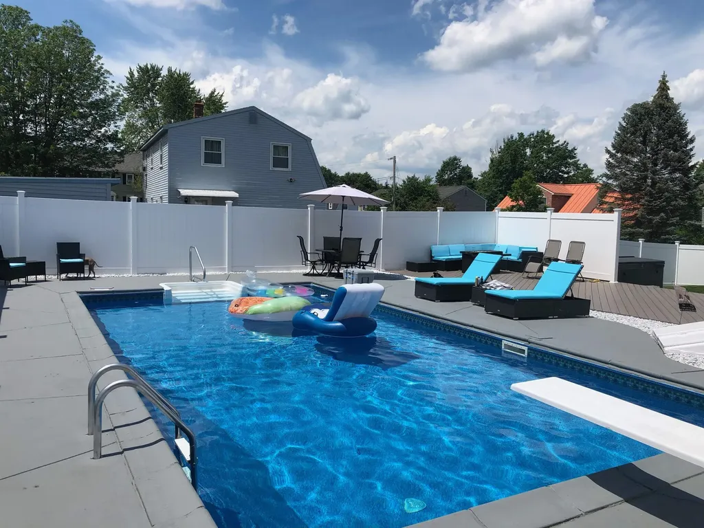 489 Blevens Drive Manchester NH 03104