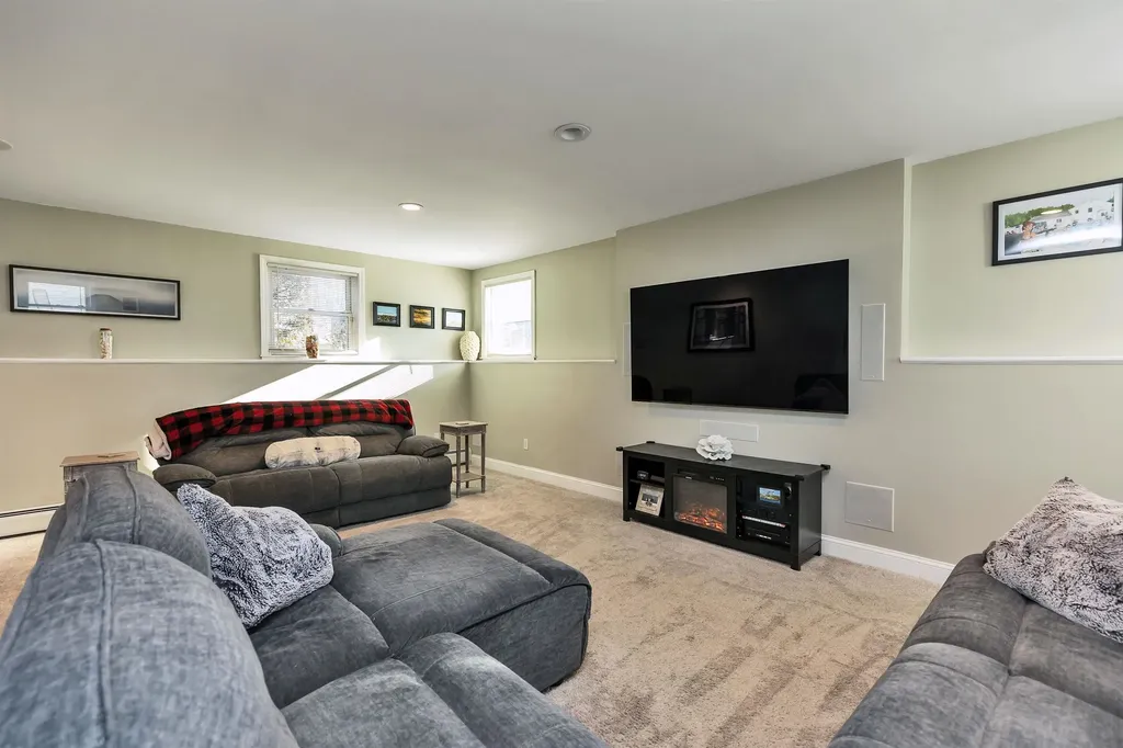 489 Blevens Drive Manchester NH 03104