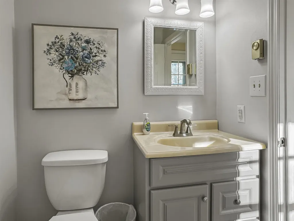 46 Folsom Drive Newmarket NH 03857-2049