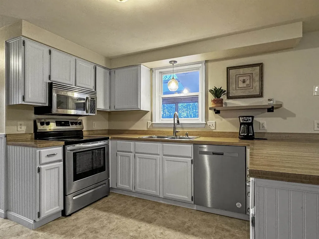 46 Folsom Drive Newmarket NH 03857-2049