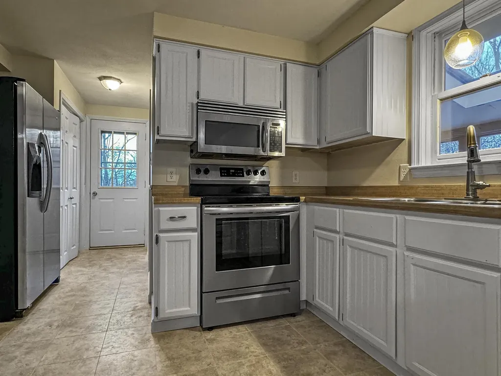 46 Folsom Drive Newmarket NH 03857-2049