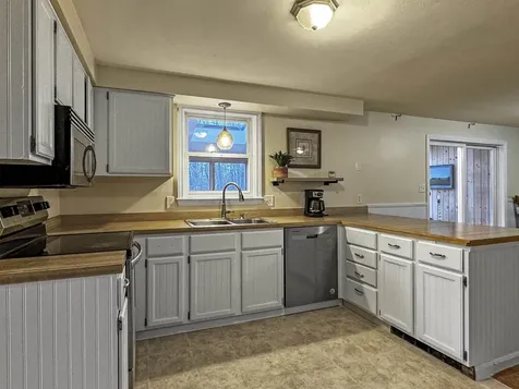 46 Folsom Drive Newmarket NH 03857-2049