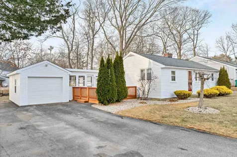 32 Shirley Terrace Hampton NH 03842