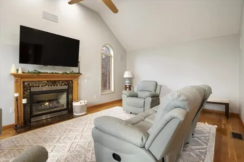 12 Cardinal Circle Derry NH 03038