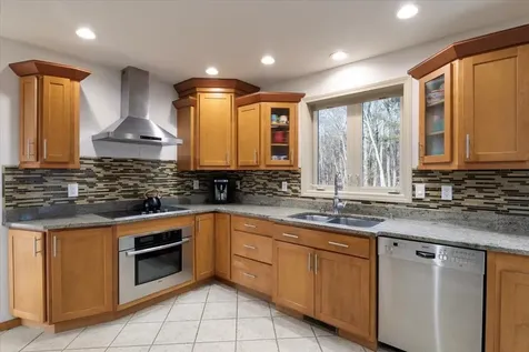 12 Cardinal Circle Derry NH 03038