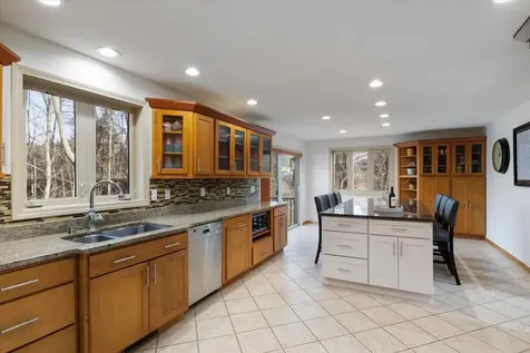 12 Cardinal Circle Derry NH 03038