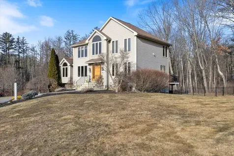 12 Cardinal Circle Derry NH 03038
