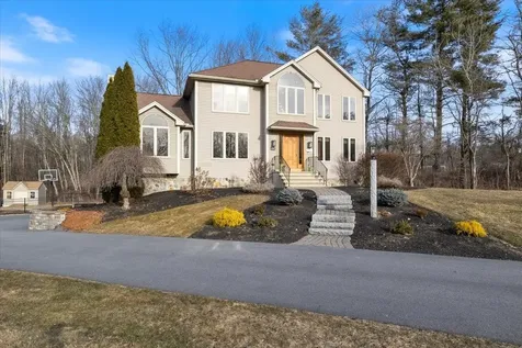 12 Cardinal Circle Derry NH 03038
