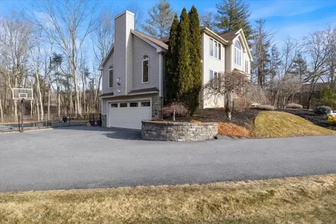 12 Cardinal Circle Derry NH 03038