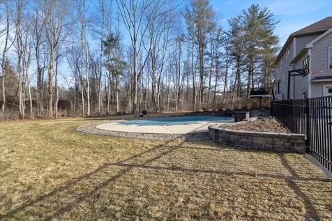 12 Cardinal Circle Derry NH 03038