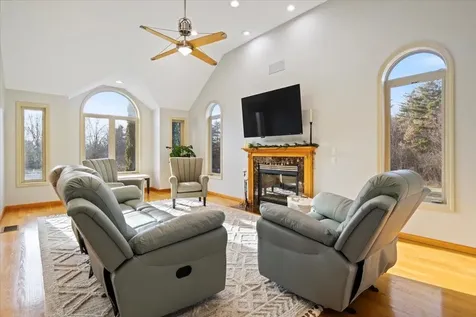 12 Cardinal Circle Derry NH 03038