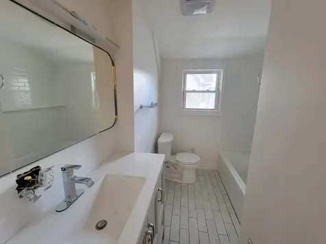 18 West Bow Street Franklin NH 03235