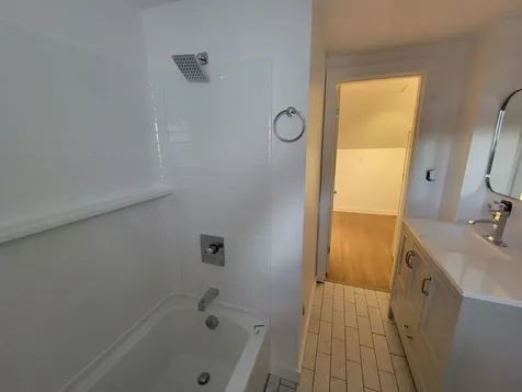 18 West Bow Street Franklin NH 03235