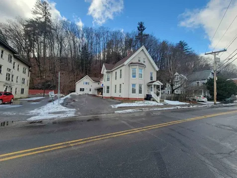 18 West Bow Street Franklin NH 03235